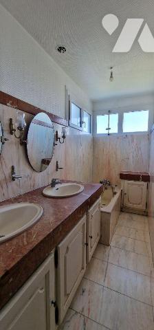 Maison à Vendre à Sainte-Radegonde (79100) en Deux-Sèvres (79)

Cette maison de 74 m² se situ...