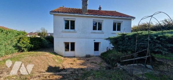 Maison à Vendre à Sainte-Radegonde (79100) en Deux-Sèvres (79)

Cette maison de 74 m² se situ...
