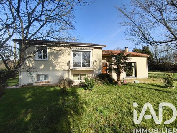 Maison à vendre 6 pièces 163 m² Lusignan