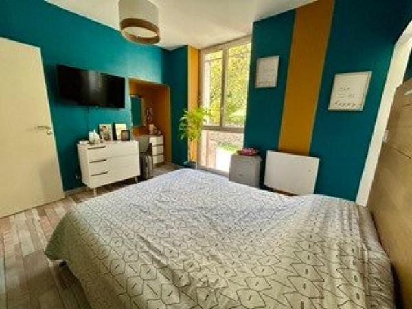 Maison de village en pierre T6 rénovée avec jardin & piscine