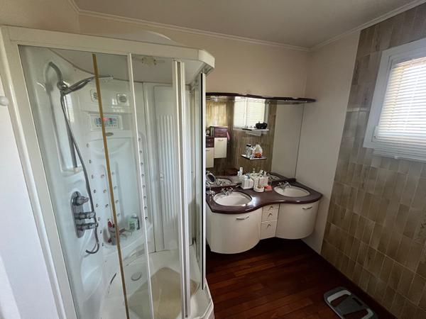 Maison Laval 7 pièce(s) 199 m2