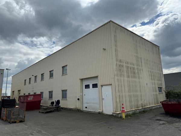 A Vendre Locaux Industriels , Laval A Vendre Locaux Industriels , Laval