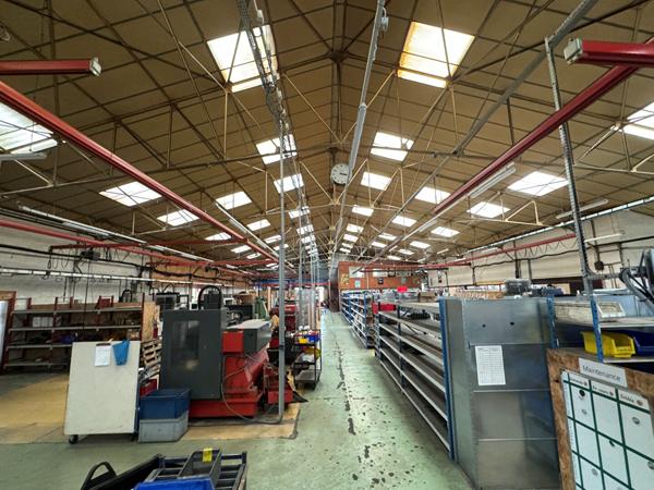 A Vendre Locaux Industriels , Laval A Vendre Locaux Industriels , Laval