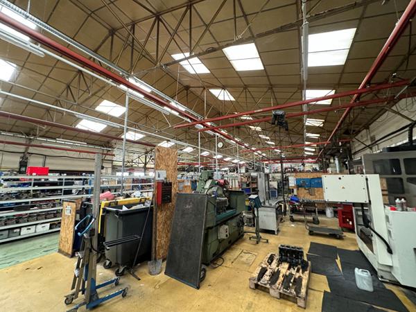 A Vendre Locaux Industriels , Laval A Vendre Locaux Industriels , Laval