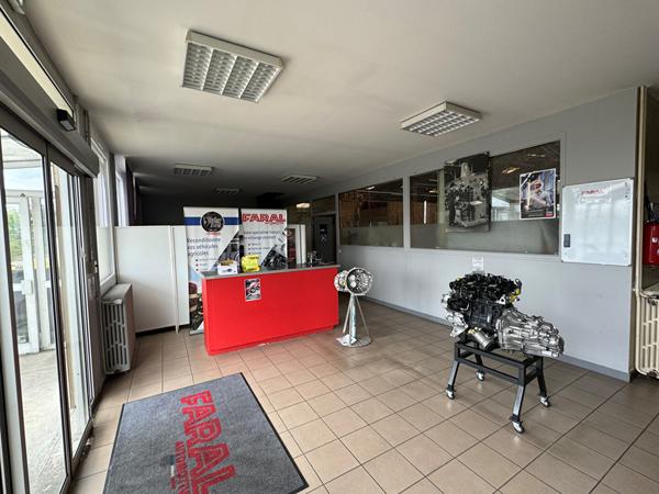 A Vendre Locaux Industriels , Laval A Vendre Locaux Industriels , Laval