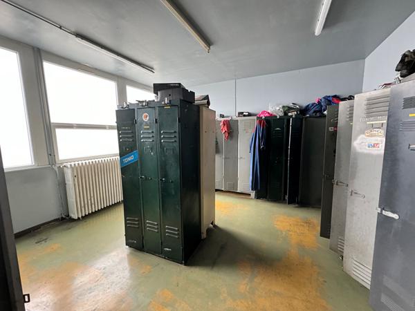 A Vendre Locaux Industriels , Laval A Vendre Locaux Industriels , Laval