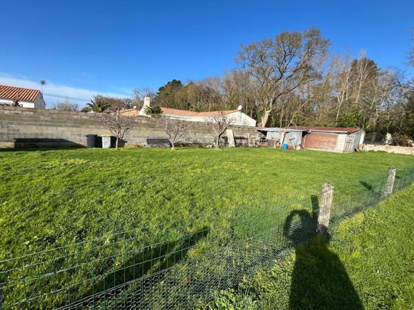 Terrain de 450 m² libre de constructeur.
