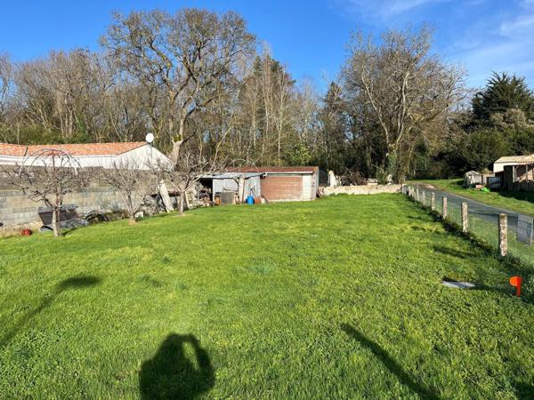 Terrain de 450 m² libre de constructeur.