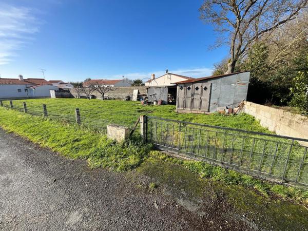 Terrain de 450 m² libre de constructeur.