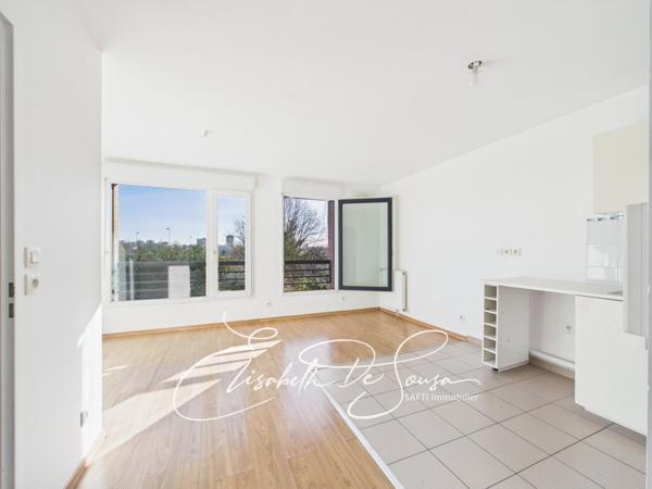 2 pièces dans immeuble récent