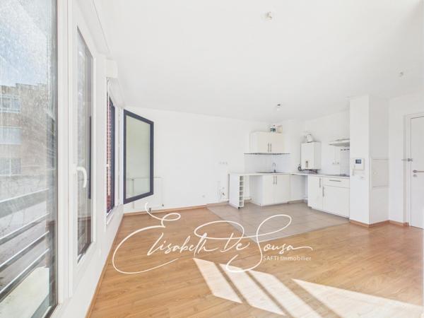 2 pièces dans immeuble récent