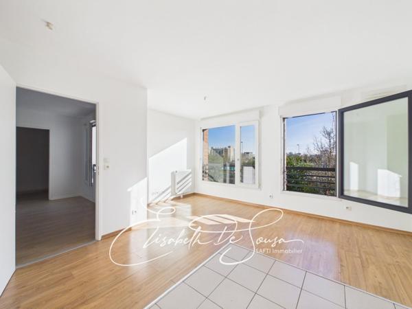 2 pièces dans immeuble récent