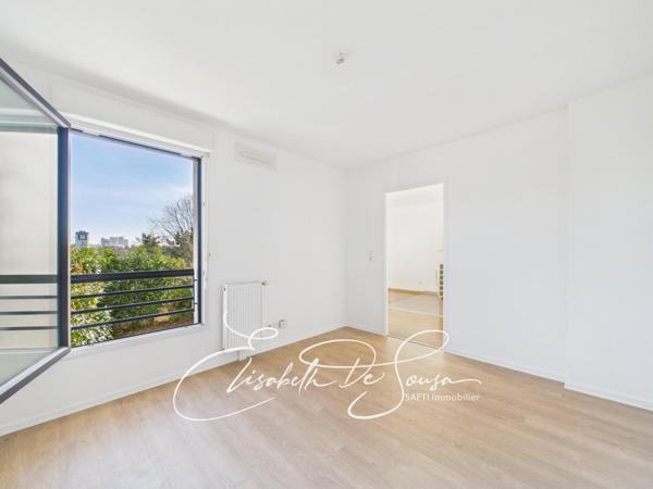 2 pièces dans immeuble récent