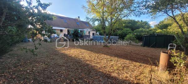 Proche commodités a 6 minutes de CHATILLON COLIGNY .
 Pavillon de plain pied de 2008 sur vide sanitaire  d' une surface d' environ 100 m² comprenant entrée sur couloir avec rangement fait sur mesure ,salon séjour ouvert sur cuisine aménagée , 3 chambres avec rangement , 1 salle d' eau , 1 wc .
garage attenant ,cuisine d' été avec accès terrasse .
grenier aménageable .
carport attenant .
le tout sur un terrain de 2067 m²