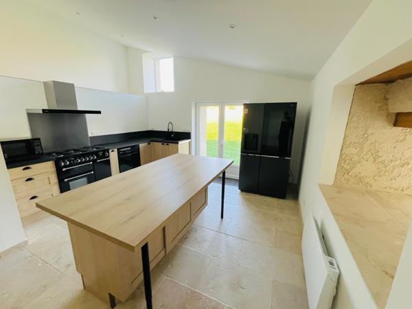 Sault (84390) Superbe bâtisse ancienne rénovée sur + de 11 hectares de terrain !