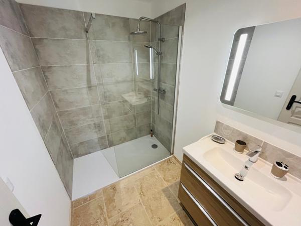 Sault (84390) Superbe bâtisse ancienne rénovée sur + de 11 hectares de terrain !