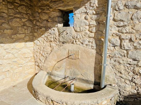 Sault (84390) Superbe bâtisse ancienne rénovée sur + de 11 hectares de terrain !