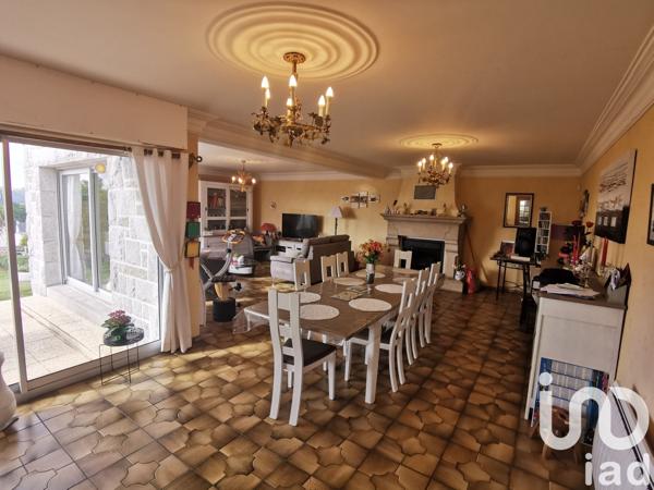 Maison 7 pièces de 180 m² à Guerlesquin (29650)