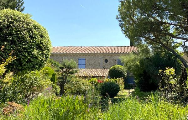 PORTES DE LA DROME PROVENCALE, LORIOL. FERME SUR PARC DE  3 582 M2 ET 284 M2 HAB. NB DEPENDANCES.