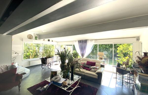 PORTES DE LA DROME PROVENCALE, LORIOL. FERME SUR PARC DE  3 582 M2 ET 284 M2 HAB. NB DEPENDANCES.