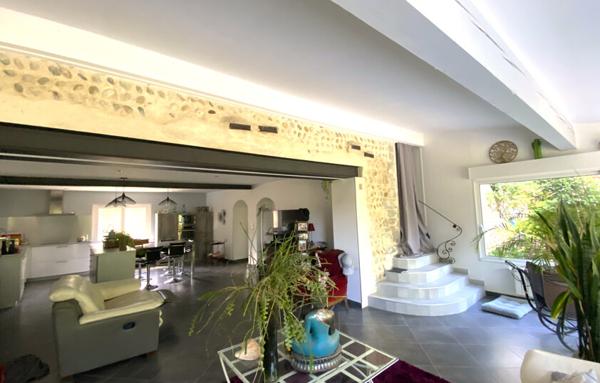 PORTES DE LA DROME PROVENCALE, LORIOL. FERME SUR PARC DE  3 582 M2 ET 284 M2 HAB. NB DEPENDANCES.