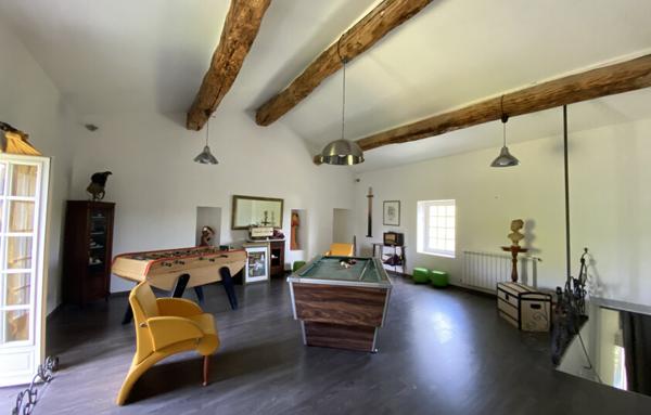 PORTES DE LA DROME PROVENCALE, LORIOL. FERME SUR PARC DE  3 582 M2 ET 284 M2 HAB. NB DEPENDANCES.