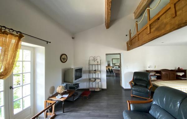 PORTES DE LA DROME PROVENCALE, LORIOL. FERME SUR PARC DE  3 582 M2 ET 284 M2 HAB. NB DEPENDANCES.