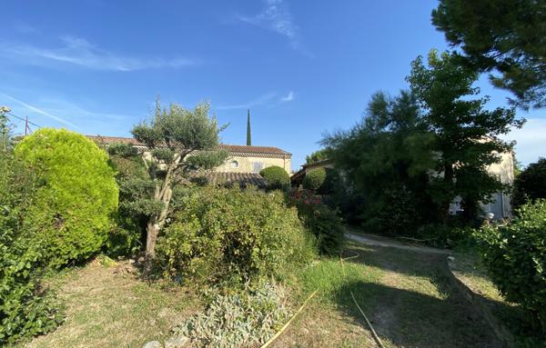 PORTES DE LA DROME PROVENCALE, LORIOL. FERME SUR PARC DE  3 582 M2 ET 284 M2 HAB. NB DEPENDANCES.