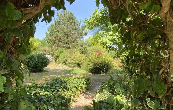 PORTES DE LA DROME PROVENCALE, LORIOL. FERME SUR PARC DE  3 582 M2 ET 284 M2 HAB. NB DEPENDANCES.