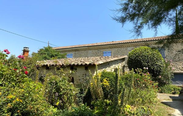 PORTES DE LA DROME PROVENCALE, LORIOL. FERME SUR PARC DE  3 582 M2 ET 284 M2 HAB. NB DEPENDANCES.