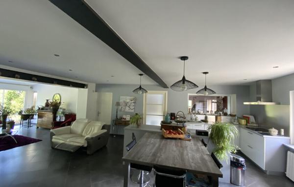 PORTES DE LA DROME PROVENCALE, LORIOL. FERME SUR PARC DE  3 582 M2 ET 284 M2 HAB. NB DEPENDANCES.