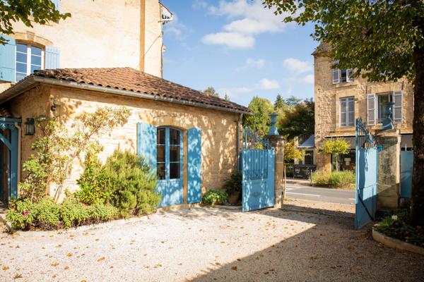 Élégante Maison de Ville 5 ch. | Ascenseur Privatif | Jardin Clos | Clé en Main | Cœur de Sarlat | Périgord Noir