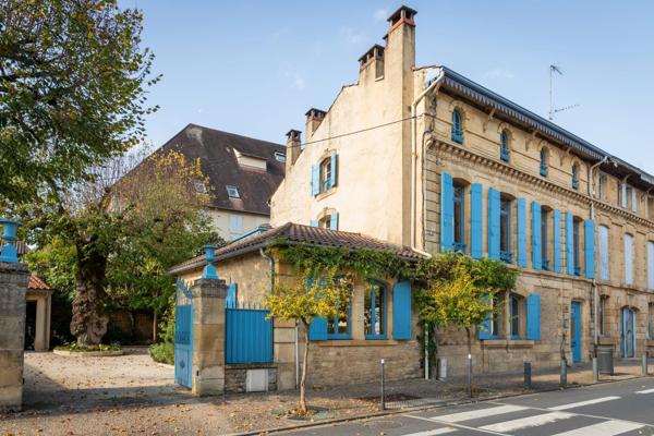 Élégante Maison de Ville 5 ch. | Ascenseur Privatif | Jardin Clos | Clé en Main | Cœur de Sarlat | Périgord Noir