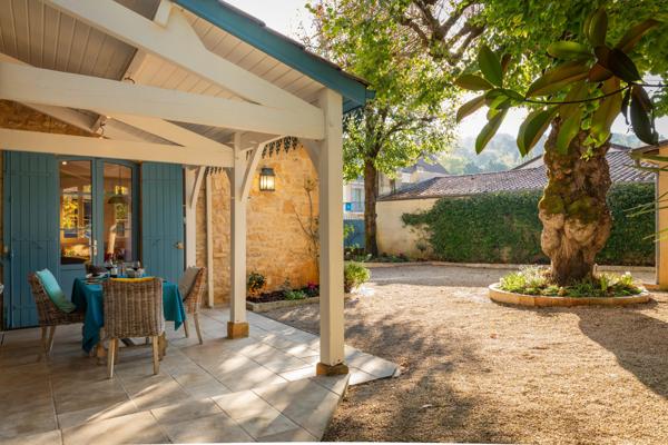 Élégante Maison de Ville 5 ch. | Ascenseur Privatif | Jardin Clos | Clé en Main | Cœur de Sarlat | Périgord Noir