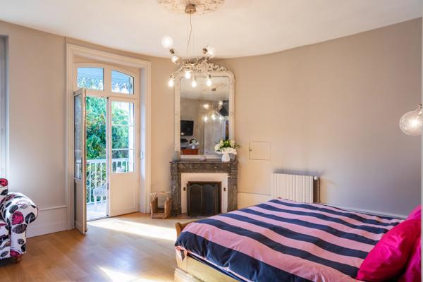Élégante Maison de Ville 5 ch. | Ascenseur Privatif | Jardin Clos | Clé en Main | Cœur de Sarlat | Périgord Noir