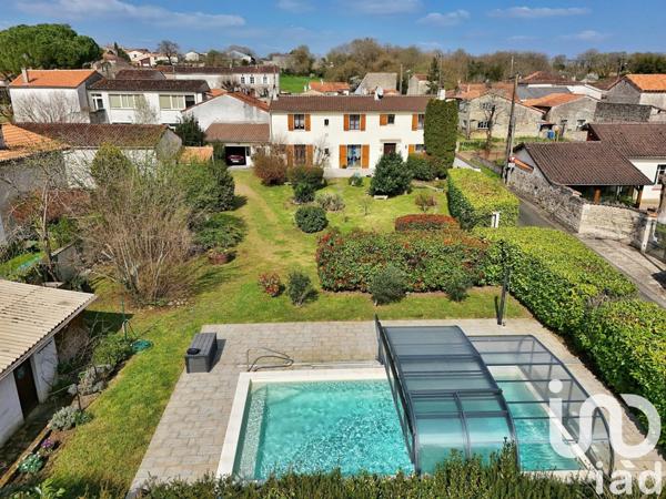 Maison 5 pièces de 134 m² à Luxé (16230)