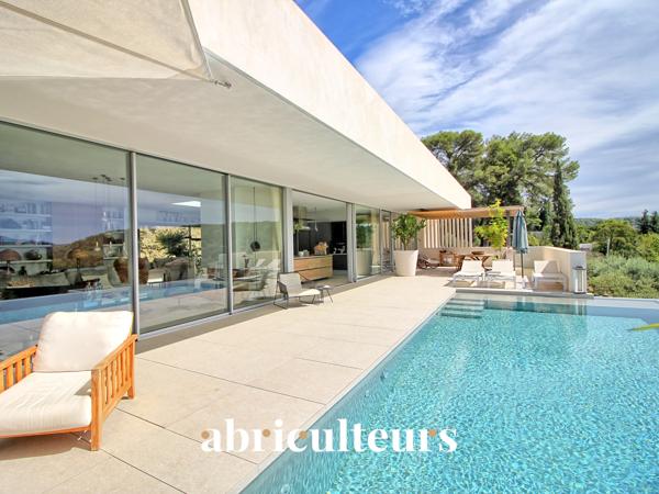 BIEN D'EXCEPTION | Aix-en-Provence : Villa Contemporaine d’Architecte avec Vue Panoramique