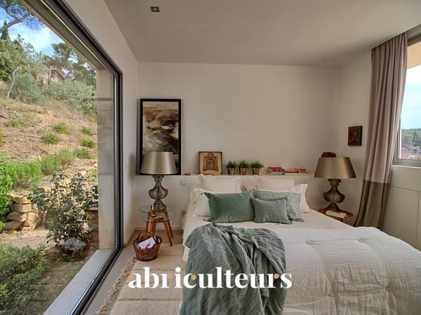 BIEN D'EXCEPTION | Aix-en-Provence : Villa Contemporaine d’Architecte avec Vue Panoramique