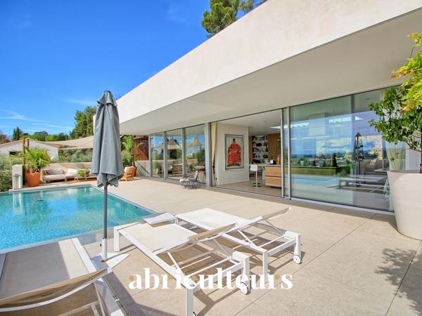 BIEN D'EXCEPTION | Aix-en-Provence : Villa Contemporaine d’Architecte avec Vue Panoramique