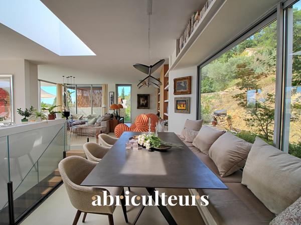 BIEN D'EXCEPTION | Aix-en-Provence : Villa Contemporaine d’Architecte avec Vue Panoramique