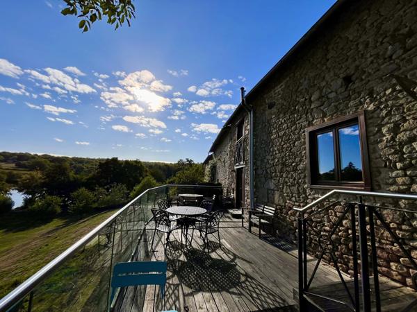 Belle maison de quatre chambres dans un environnement paisible