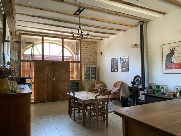 Belle maison de quatre chambres dans un environnement paisible
