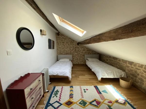 Belle maison de quatre chambres dans un environnement paisible