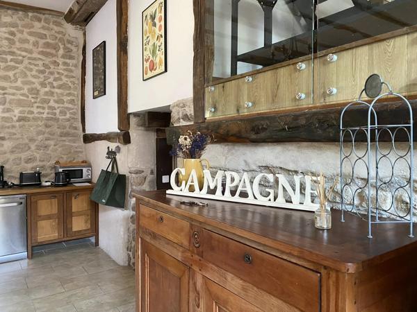 Belle maison de quatre chambres dans un environnement paisible