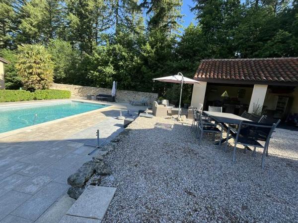 Maison à vendre |  Sousceyrac |  17 pièces | 376 m²