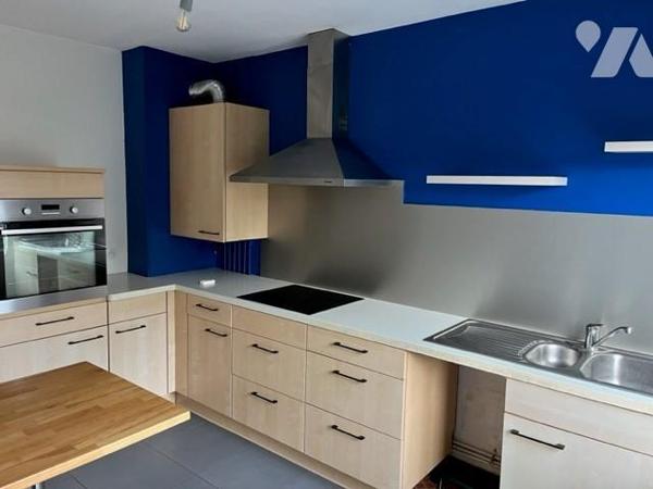 T4 avec cave et garage . 