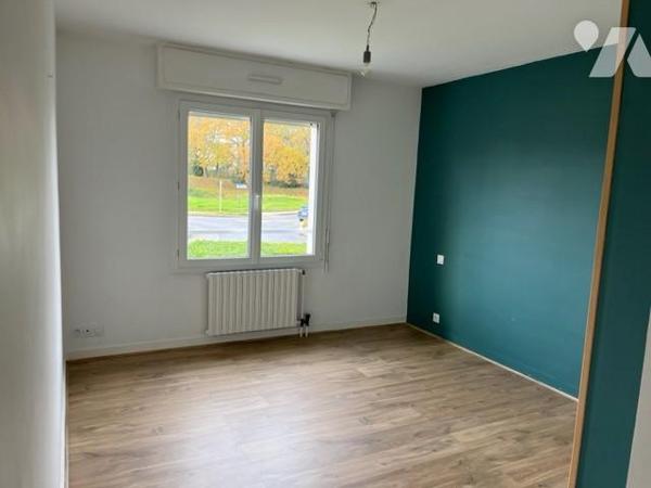 T4 avec cave et garage . 