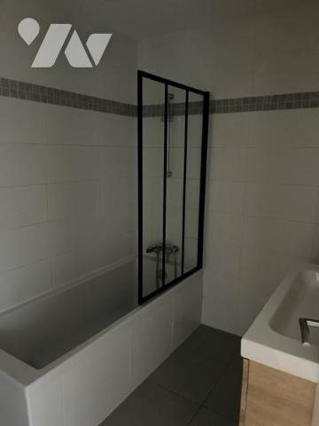 T4 avec cave et garage . 