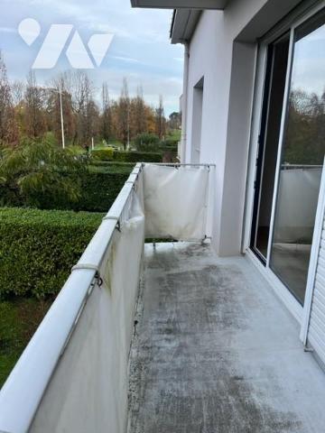 T4 avec cave et garage . 