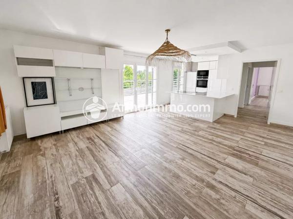 Vente                                                      Appartement
                        
                     4 pièces                      81 m2                     à Saint-Pierre-du-Perray